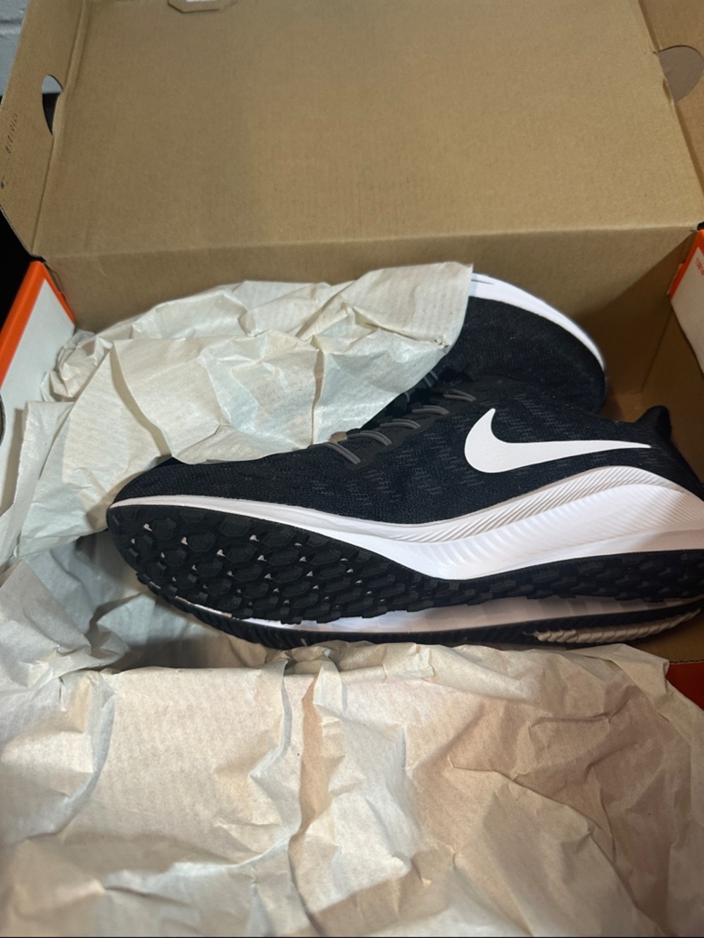 New in box Nike Vomero 14 sneakers.